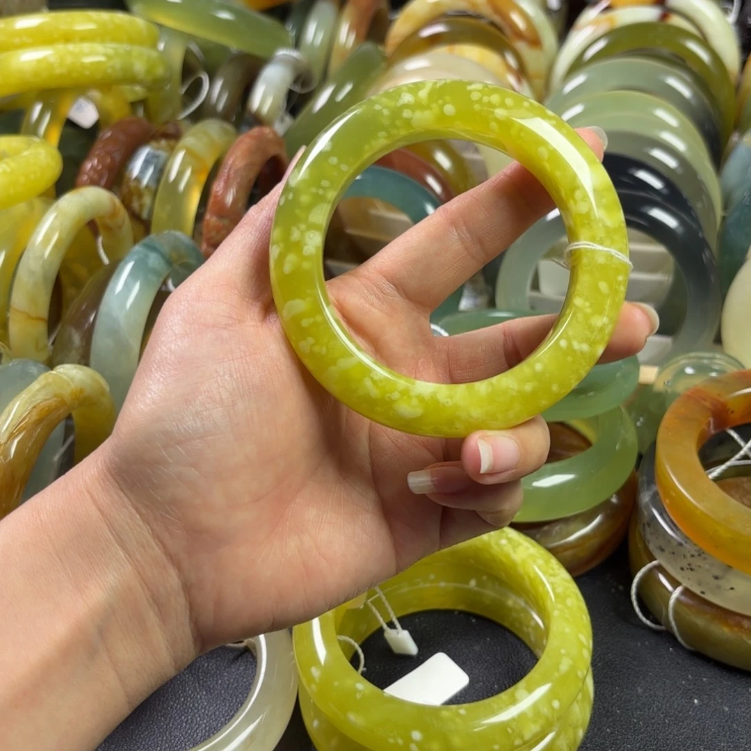 蛇纹石玉未镶嵌手镯