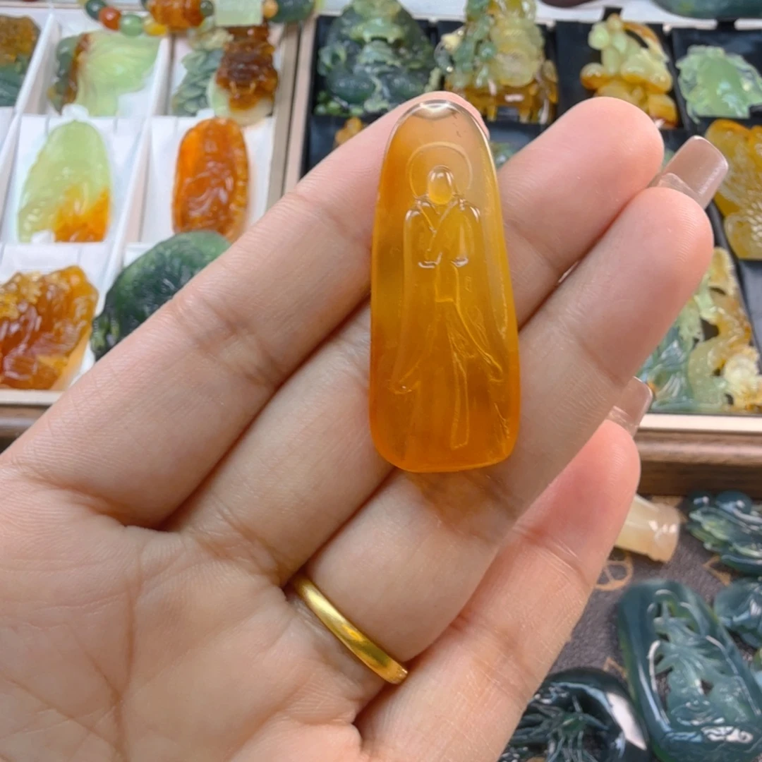 小***酌蛇纹石玉未镶嵌颈饰