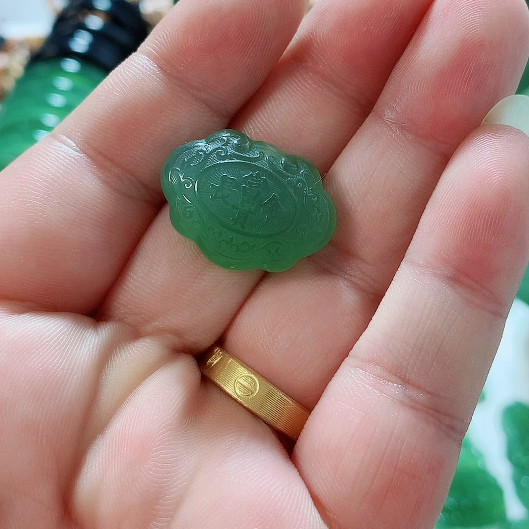 蛇纹石玉未镶嵌挂件
