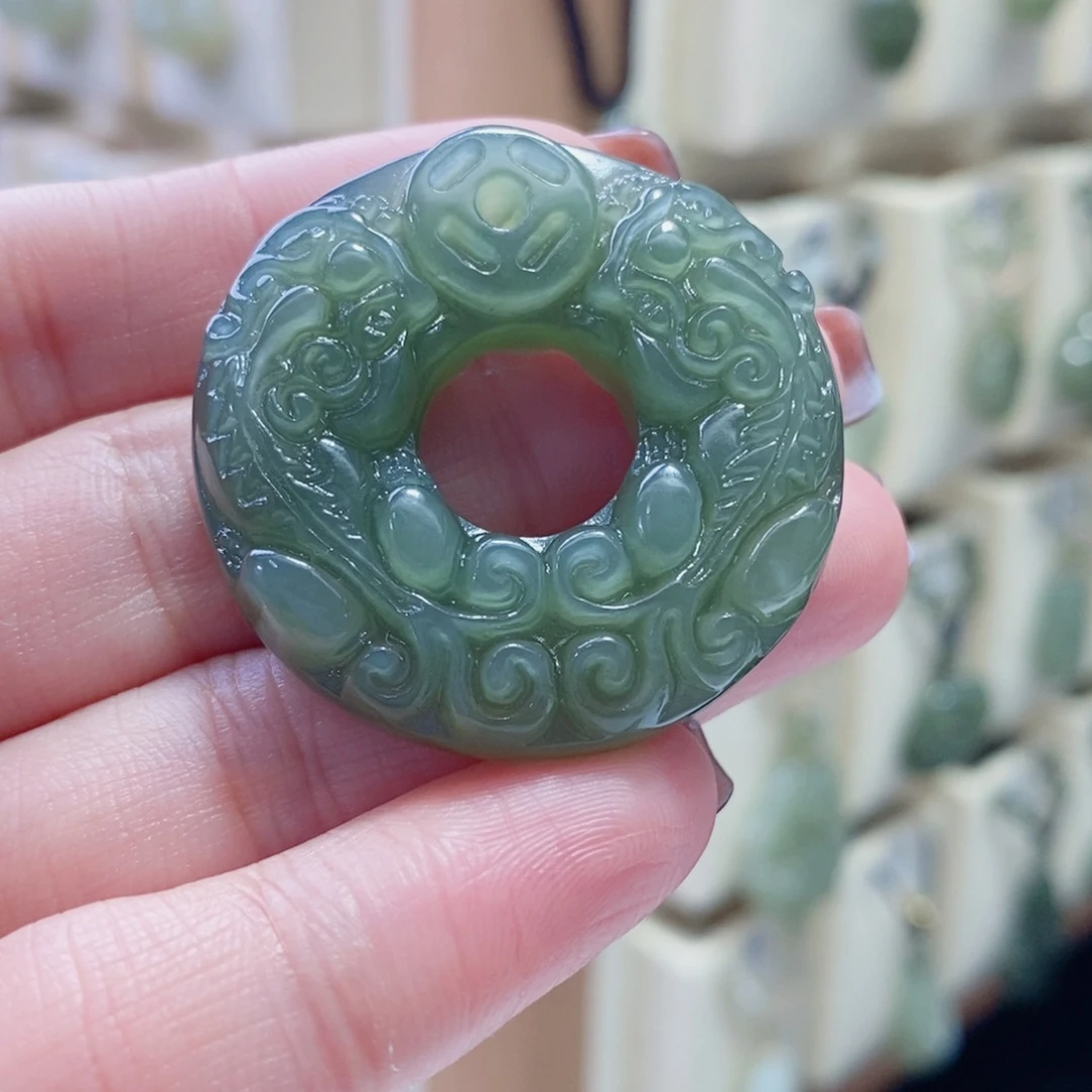 掌****和田玉未镶嵌颈饰