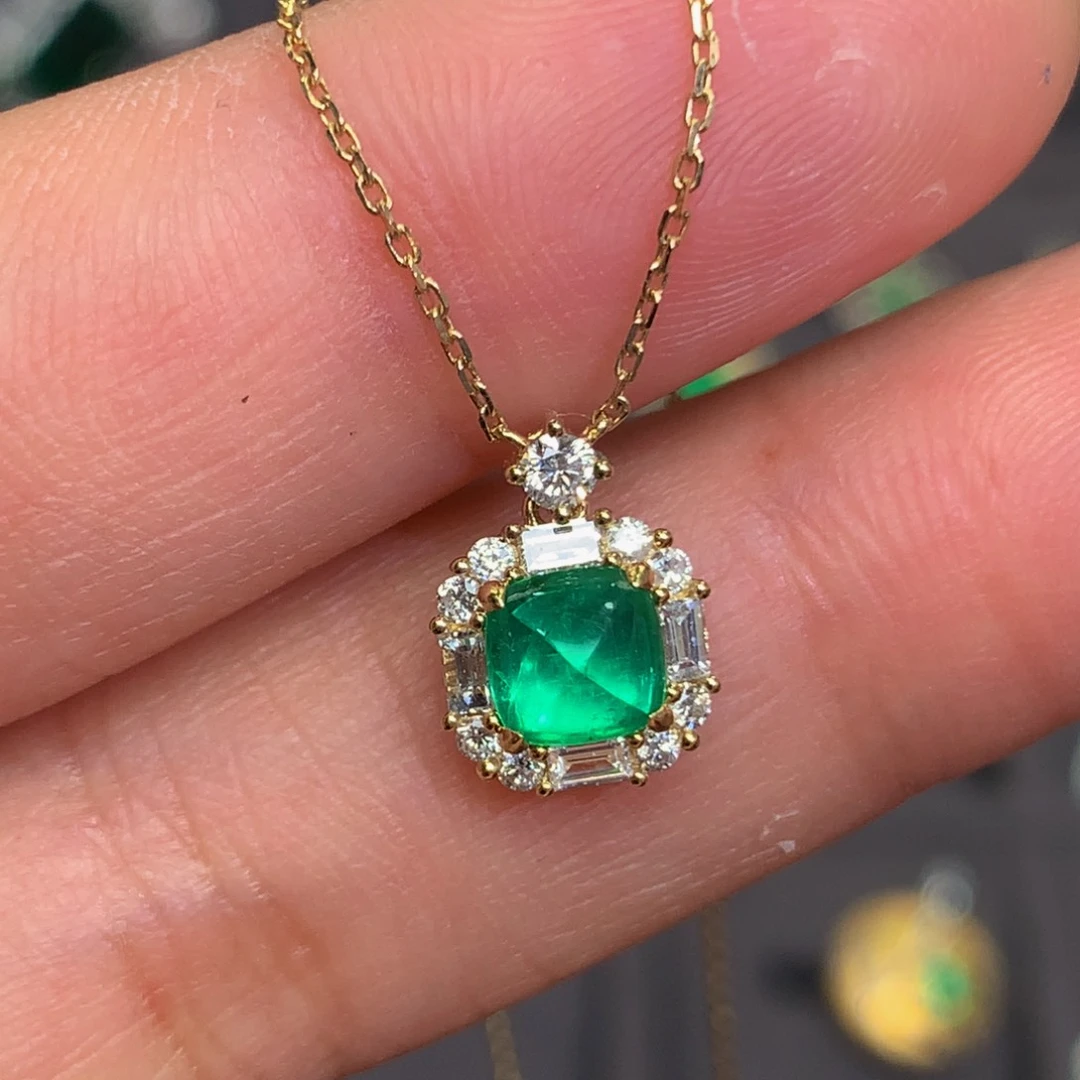 祖母绿吊坠18K金镶嵌