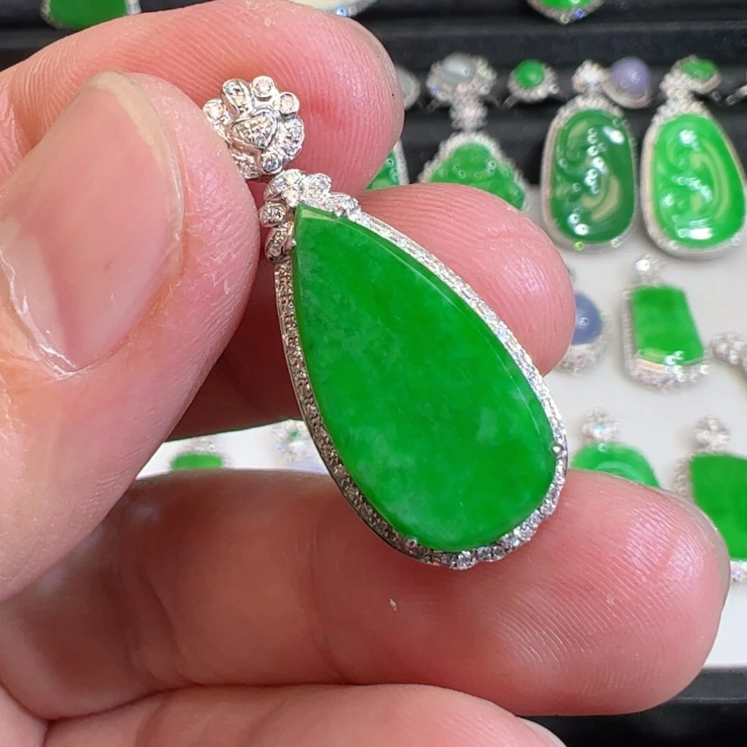 翡翠吊坠(不含链)18K金镶嵌