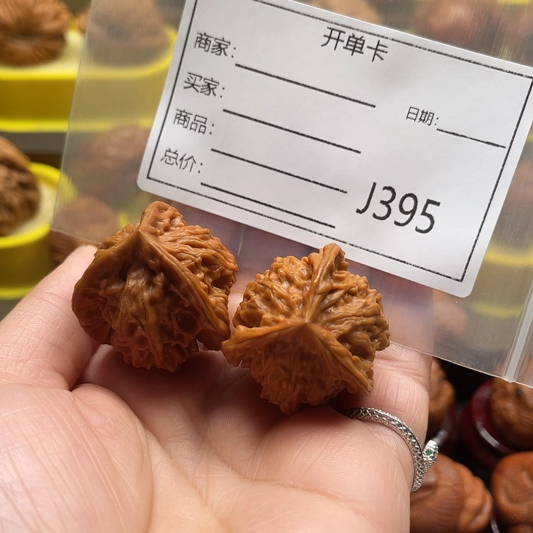 文玩核桃吊坠享**活Vffhuhtfhhj