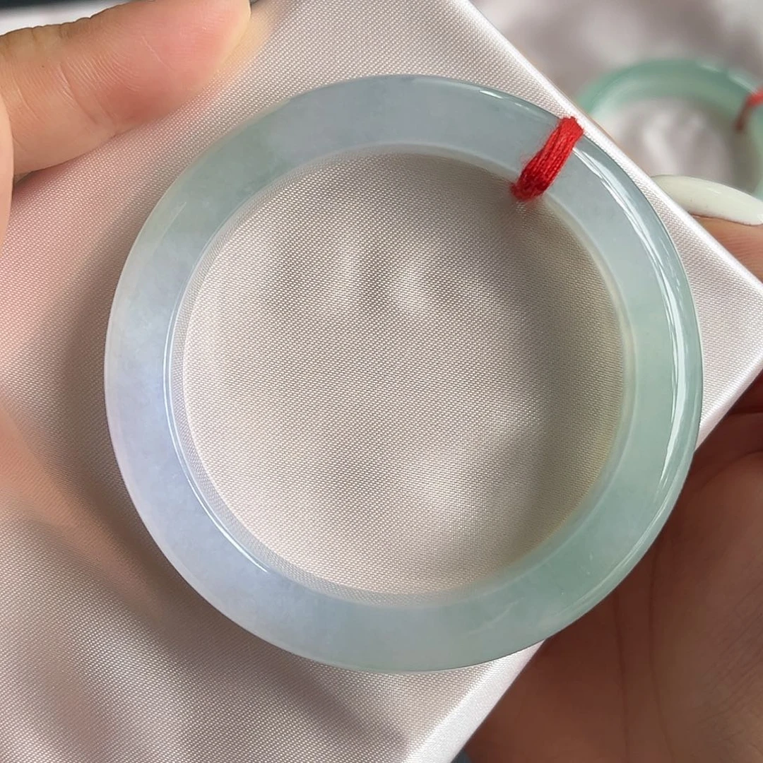 翡翠未镶嵌手镯55。