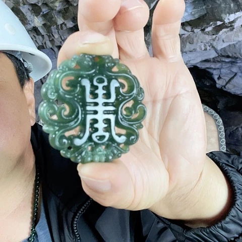 蛇纹石玉未镶嵌珠宝奇石