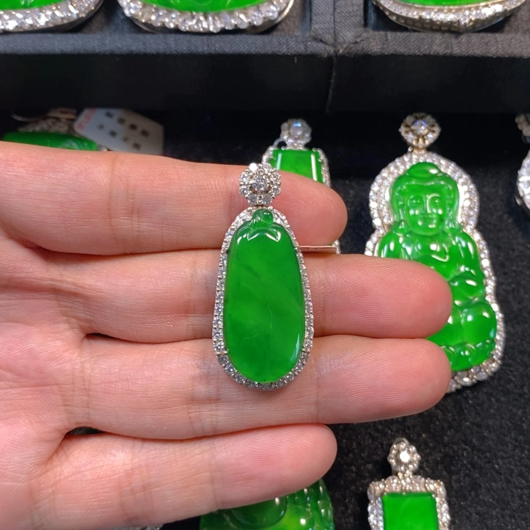 颈饰银S925镶嵌翡翠福瓜吊坠