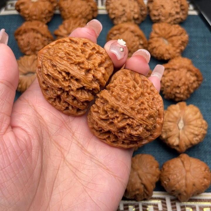 文玩核桃吊坠44三角疆。