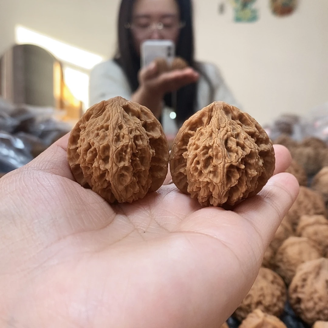 文玩核桃吊坠蚂蚁沟36+黄