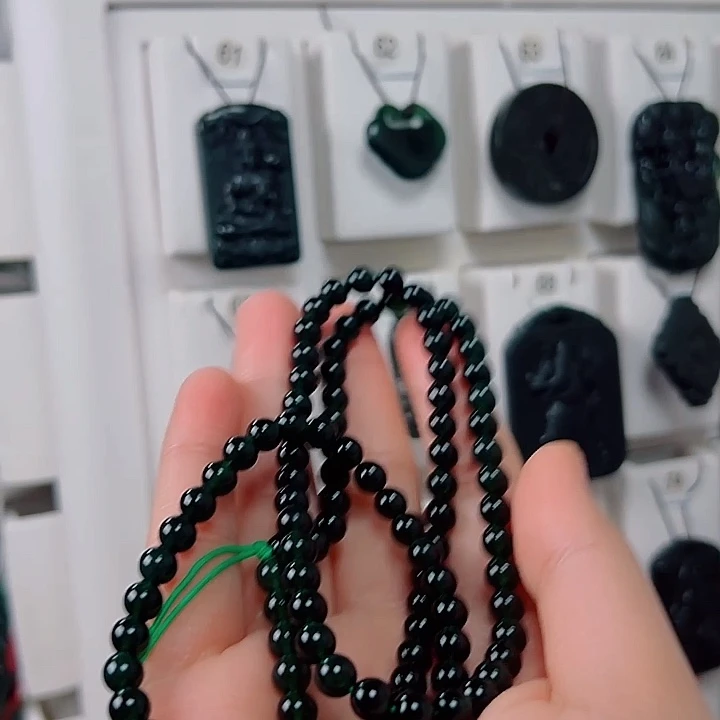 T***m蛇纹石玉未镶嵌颈饰