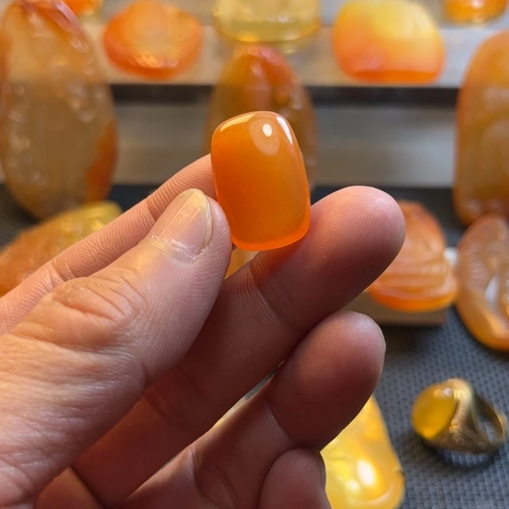 石英质玉未镶嵌颈饰禾****庄