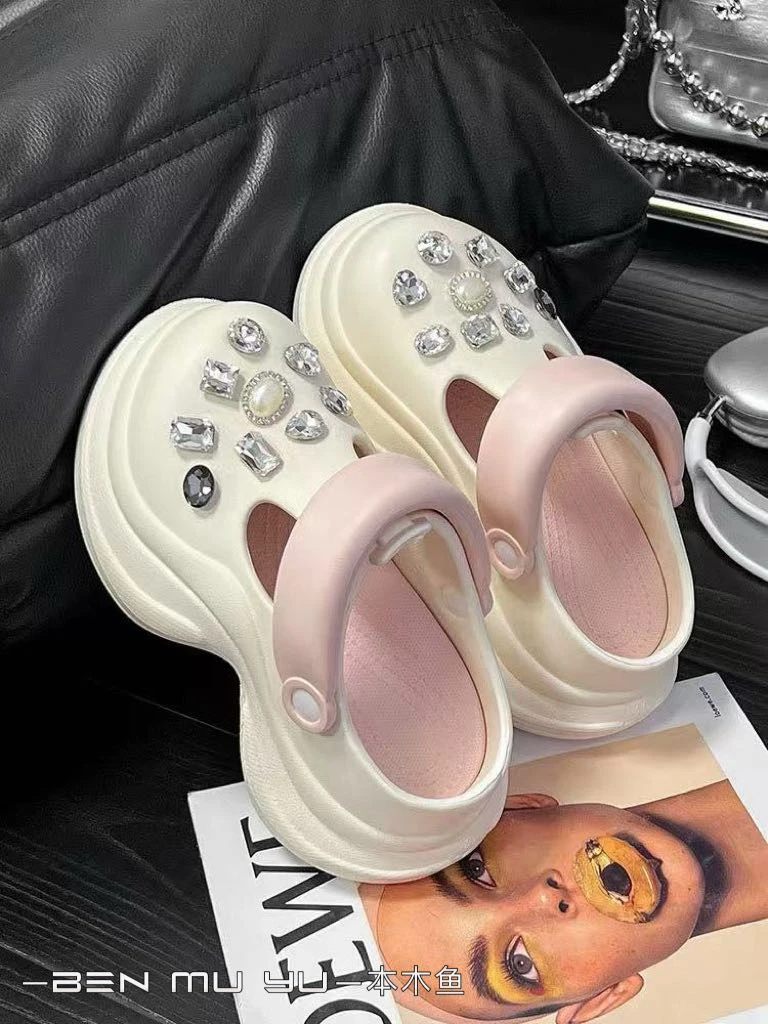 水钻中性学院风女高跟包头洞洞鞋厚底包卡通网红沙滩鞋休闲