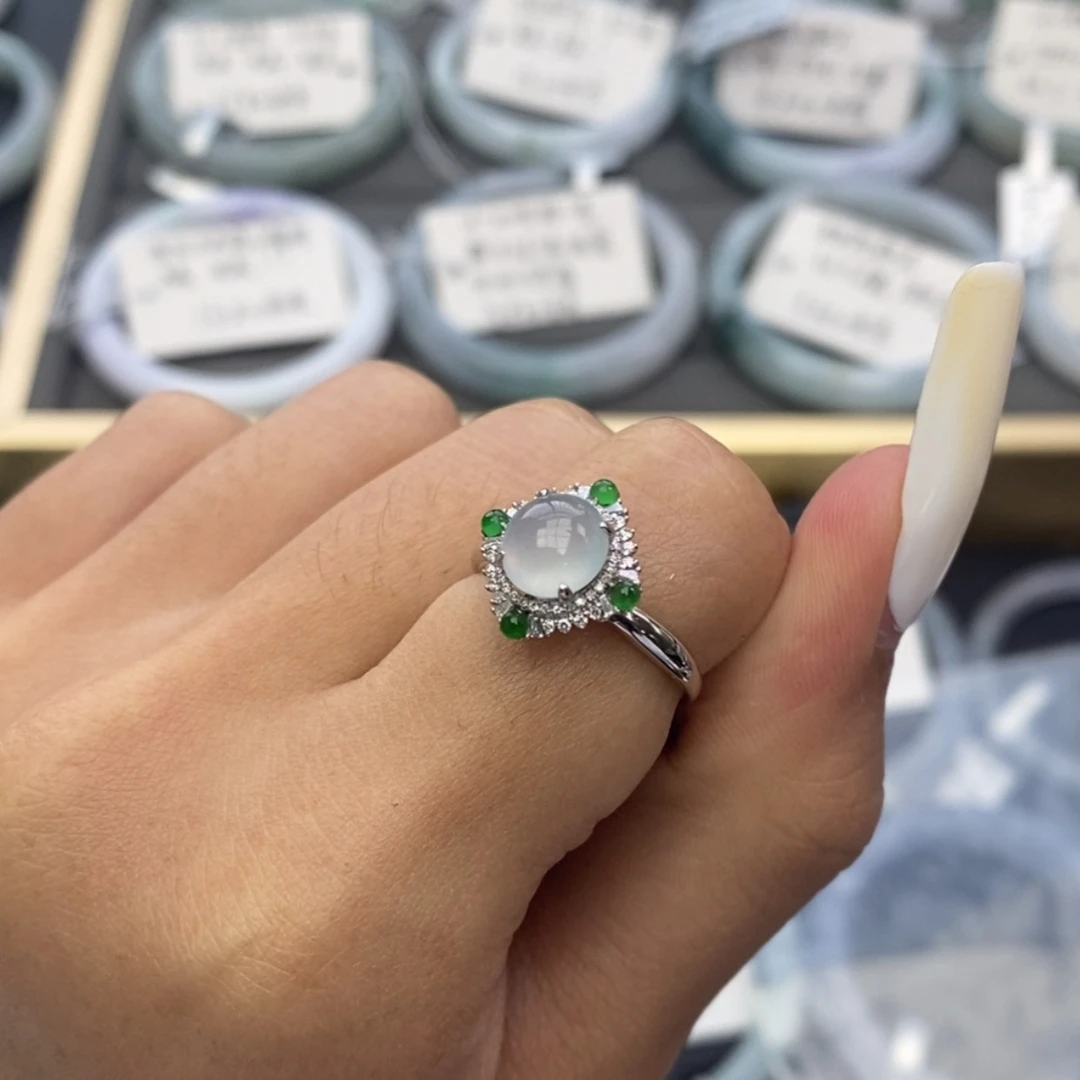 【闪购商品】18K金镶嵌戒指翡翠