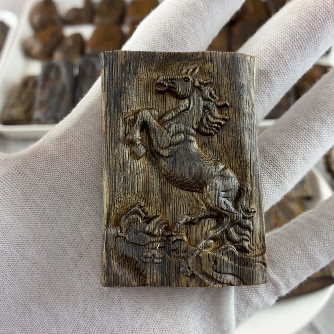 沉香碎屑沉香马到成功雕刻牌福利价