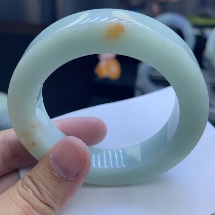定制翡翠未镶嵌手镯