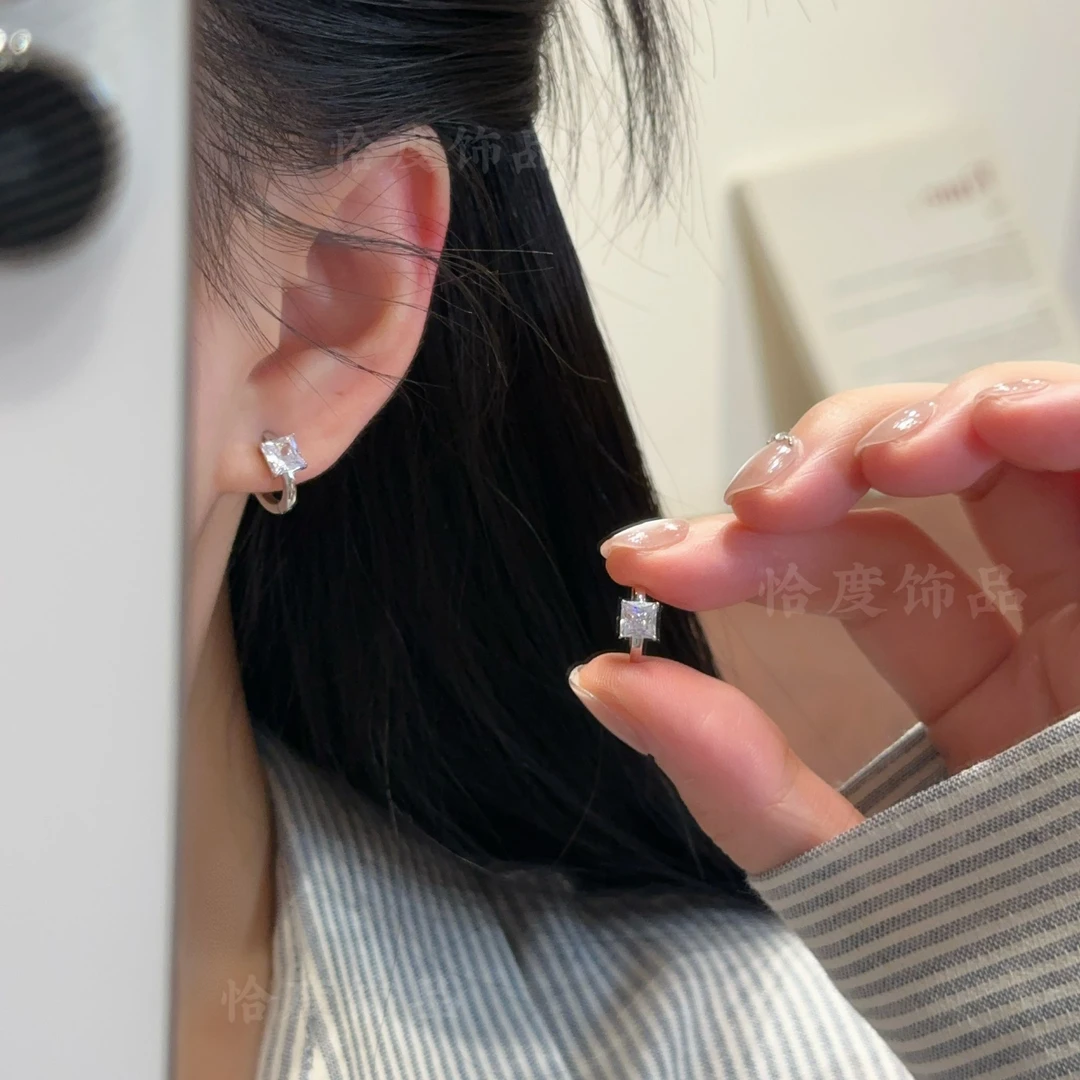【恰度】精致小巧几何方块锆石耳扣