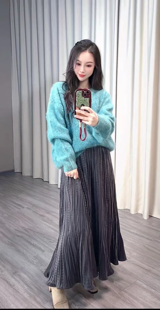 女士山羊绒上衣百搭