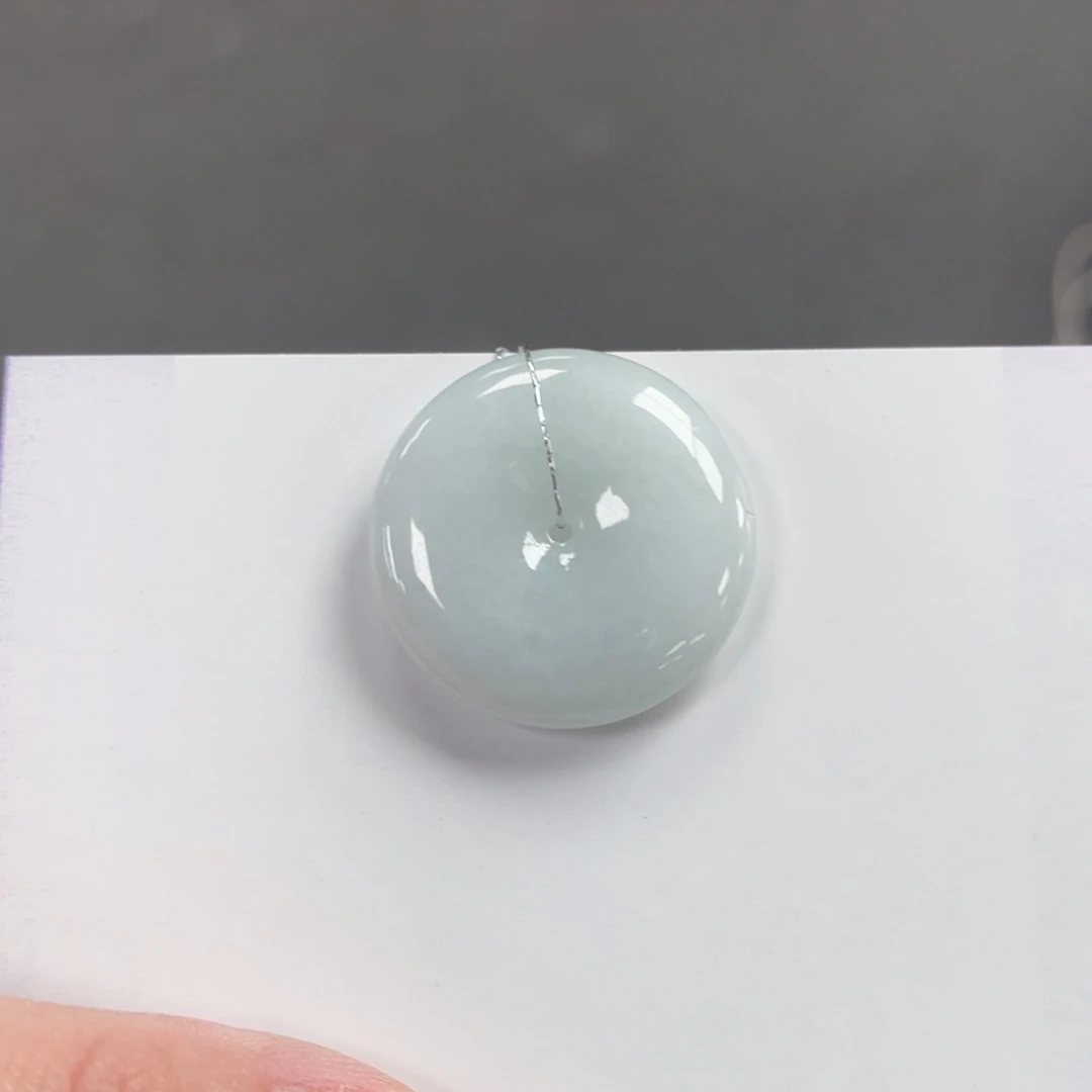 翡翠颈饰未镶嵌平安扣