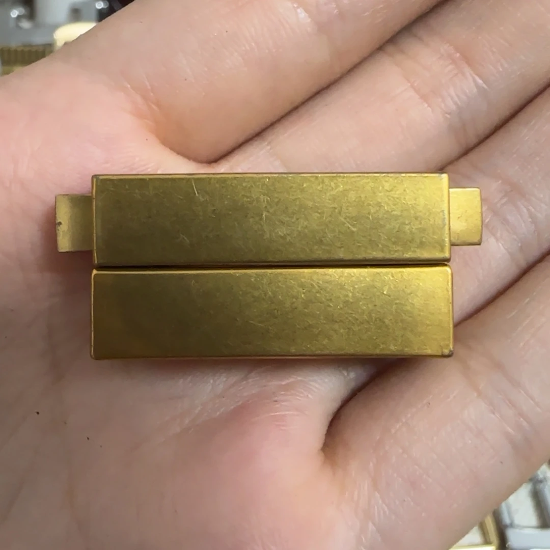 古铜色包锁10元2个.