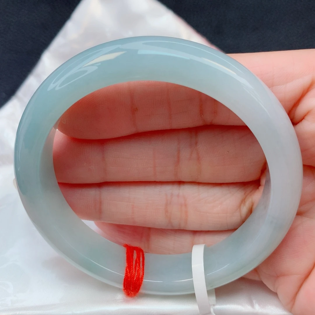 翡翠未镶嵌手镯56圈 细糯化淡蓝底0毛孔完整