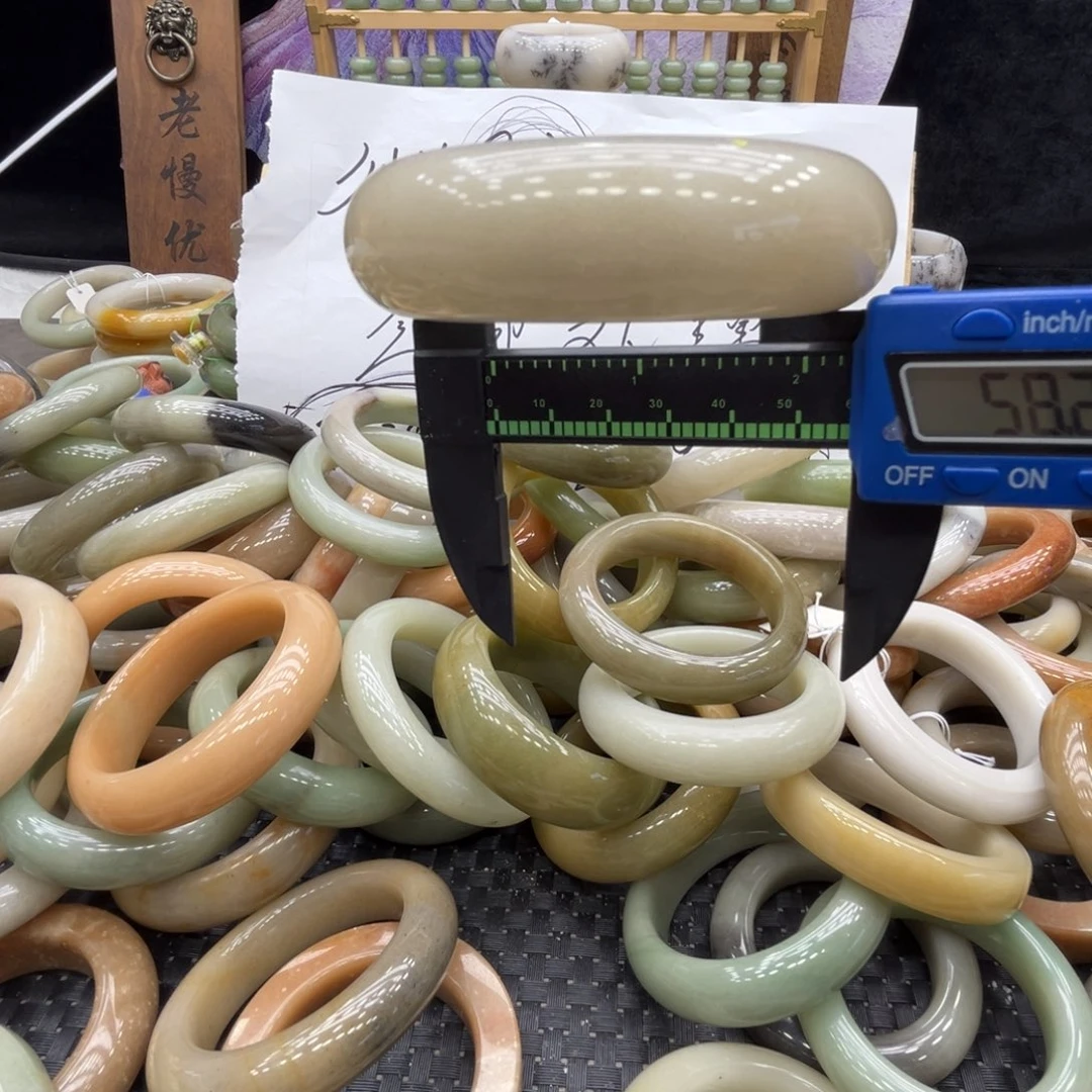 石英质玉未镶嵌手镯