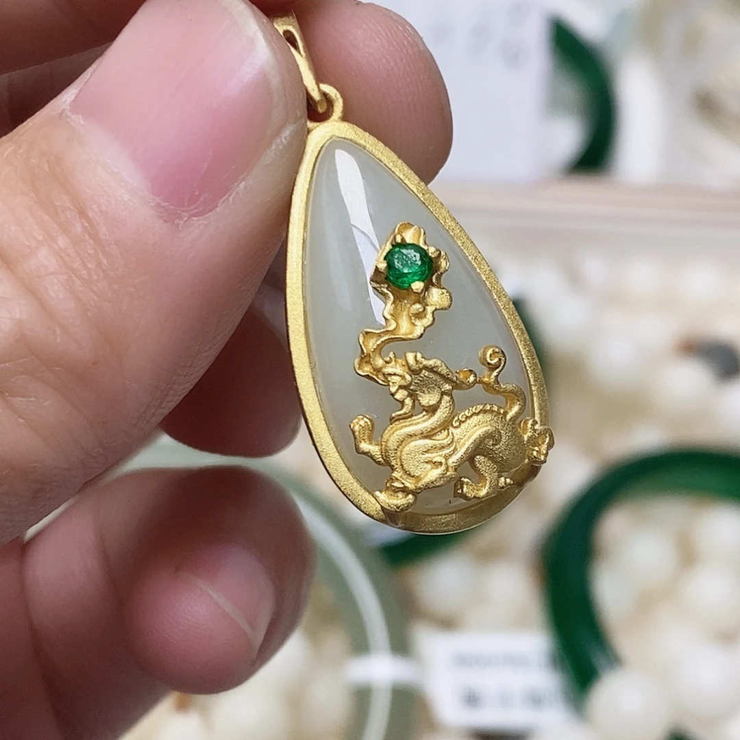 鱼***底和田玉未镶嵌颈饰