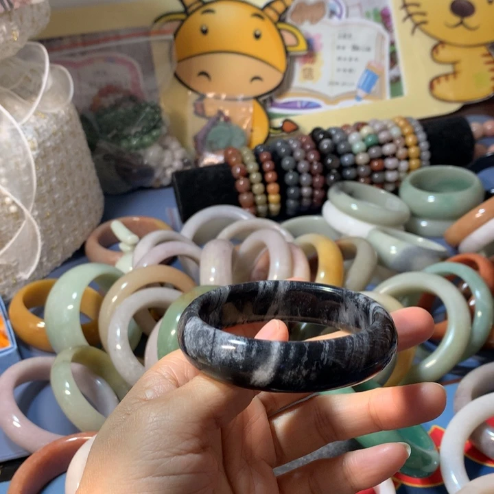 石英质玉（佘太翠）未镶嵌手链