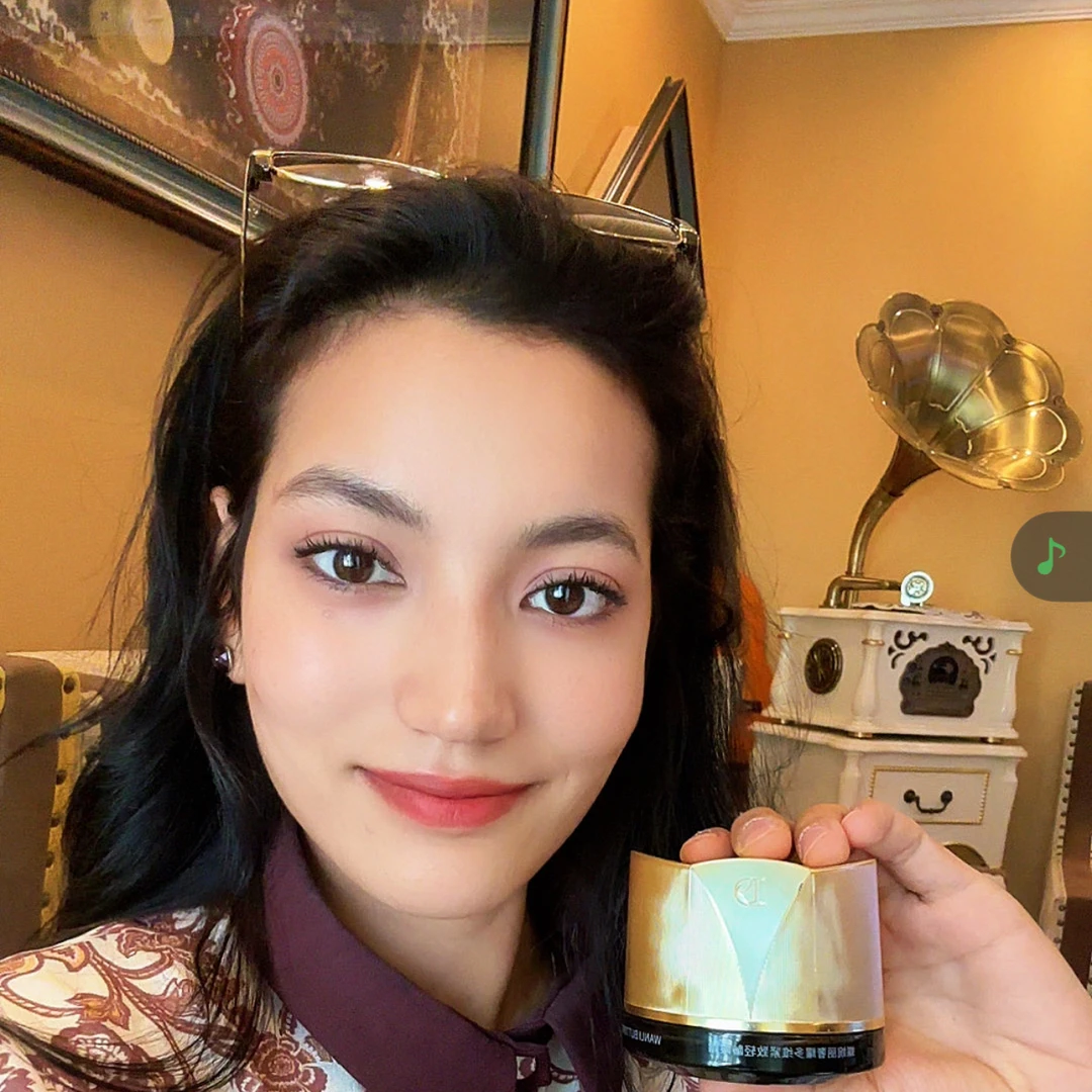 无水配方眼霜一盒