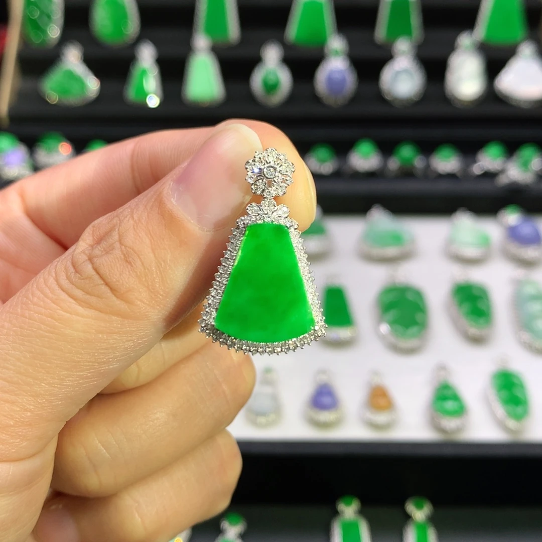 翡翠吊坠(不含链)18K金镶嵌