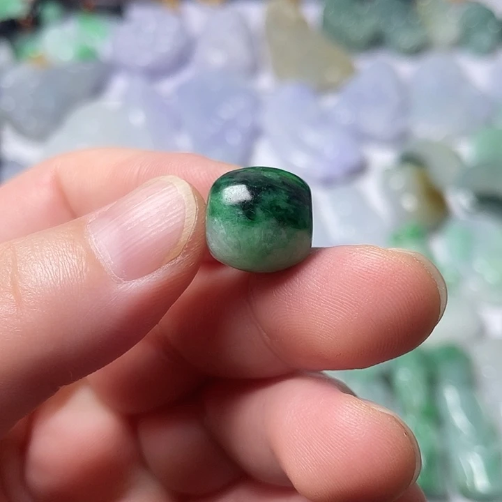 翡翠未镶嵌颈饰路路通