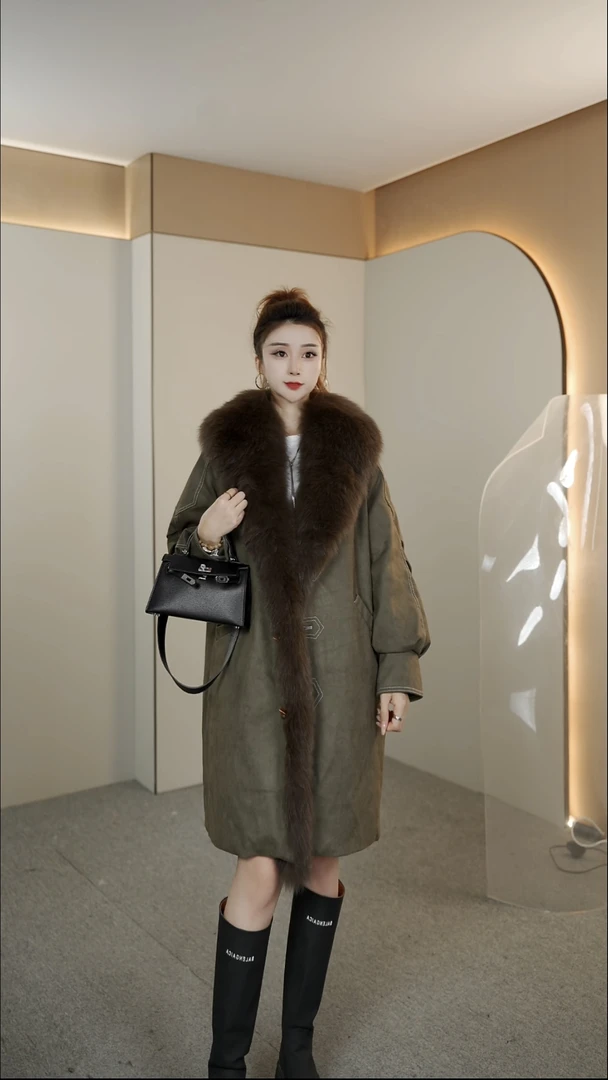 【荣荣严选】2025冬季新款时尚百搭拼接狐狸毛鹅绒皮草3