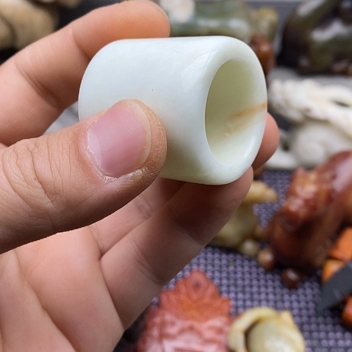 未镶嵌蛇纹石玉颈饰