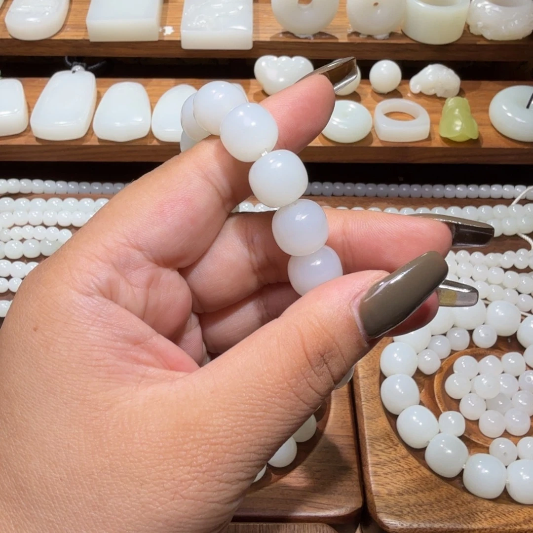 天***膀和田玉未镶嵌手链