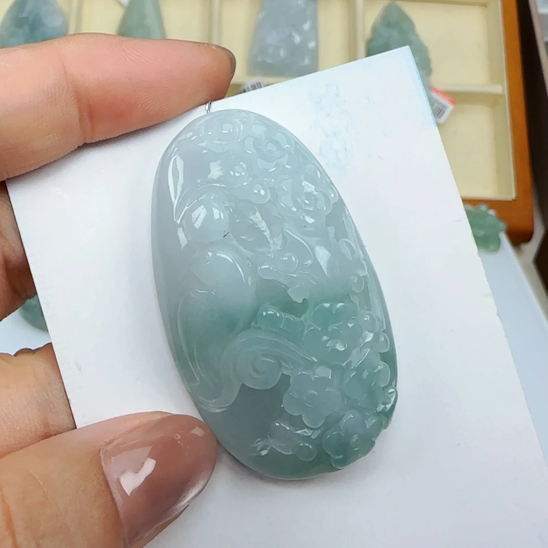 翡翠未镶嵌颈饰