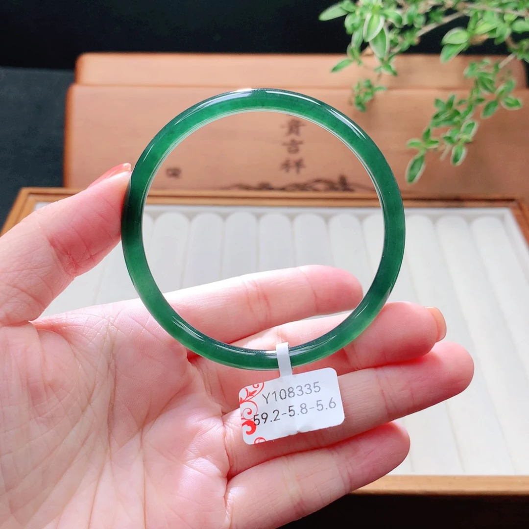 未镶嵌手镯（圆镯）翡翠