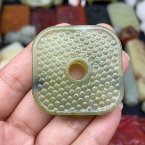 蛇纹石玉未镶嵌颈饰10