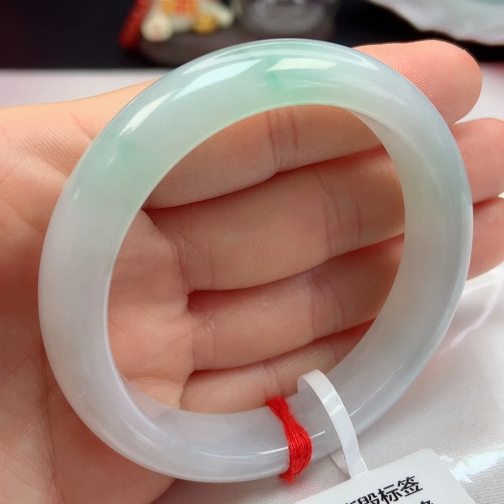 翡翠手镯未镶嵌54圈圈