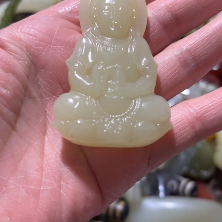 华***J只买单纯的吊坠，没带链子，属的性质。