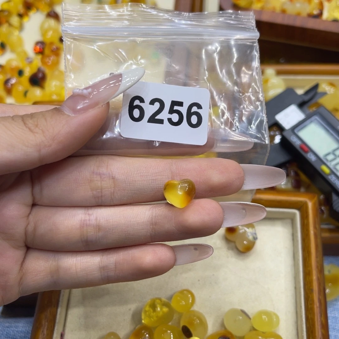 未镶嵌琥珀裸石一