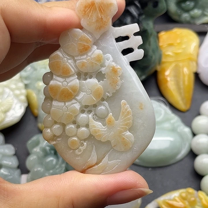 柒***颈饰未镶嵌翡翠天然翡翠