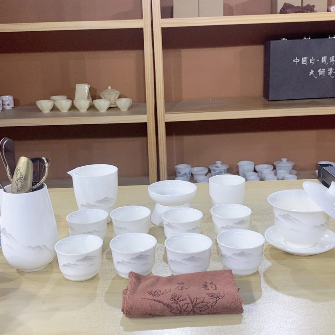 瓷片水墨江山羊脂玉套装