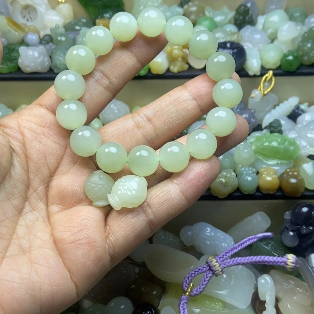 和田玉颈饰未镶嵌小****?