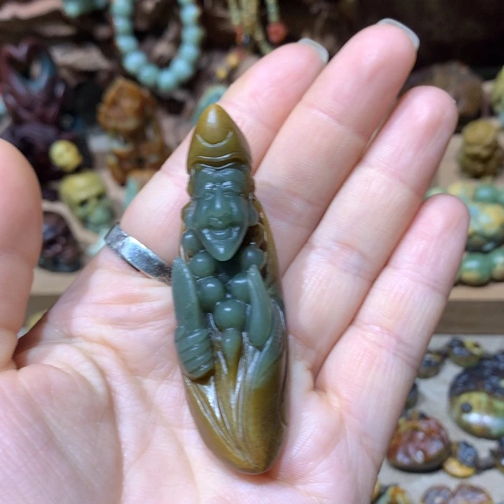 未镶嵌岫岩河磨玉（透闪石质玉）把件?****～