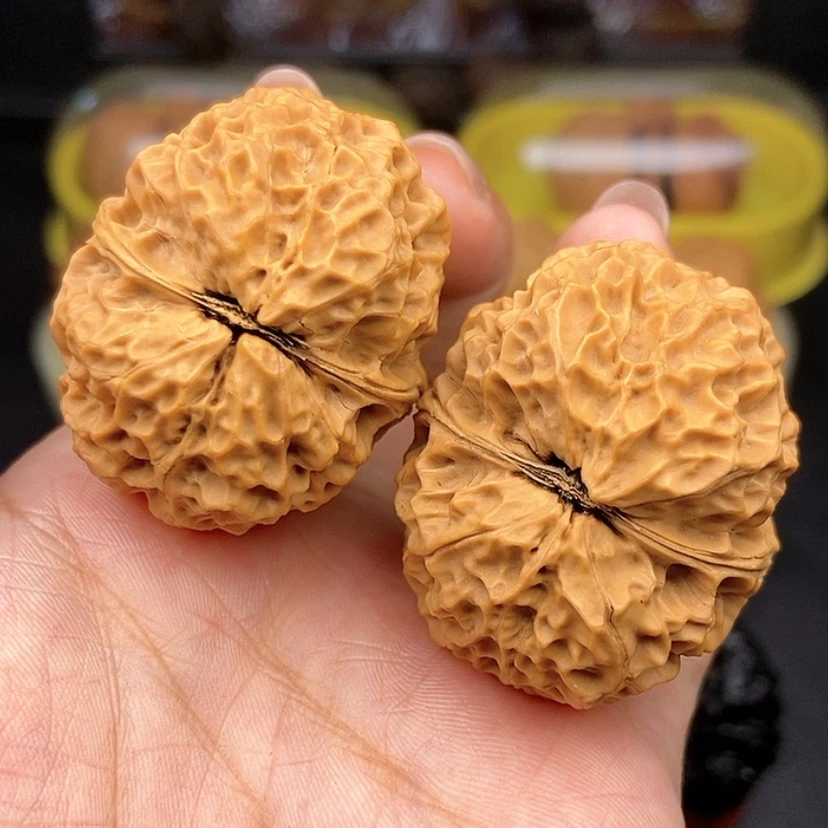 【闪购商品】文玩核桃把件41尺铁绣球