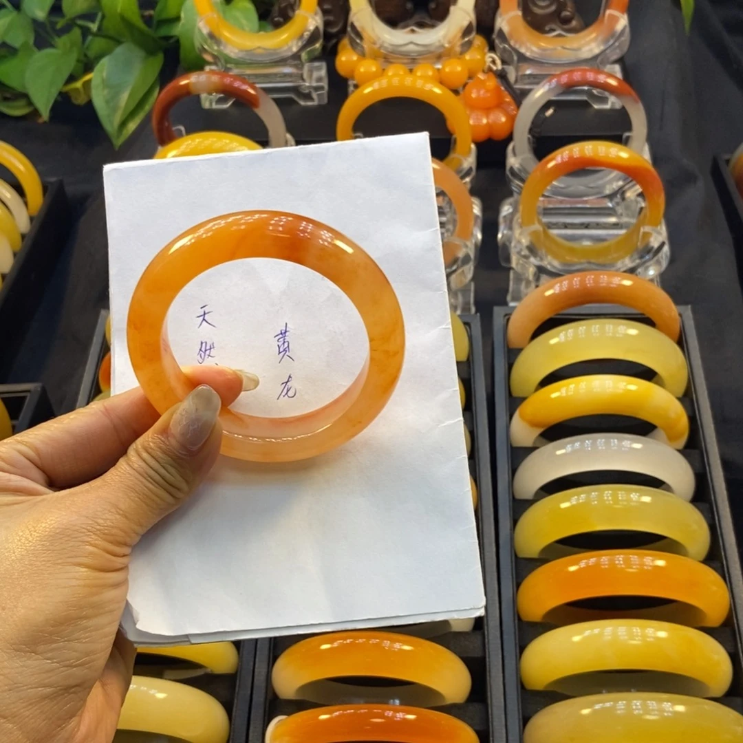 胜***兔石英质玉（黄龙玉）未镶嵌手镯阳阳