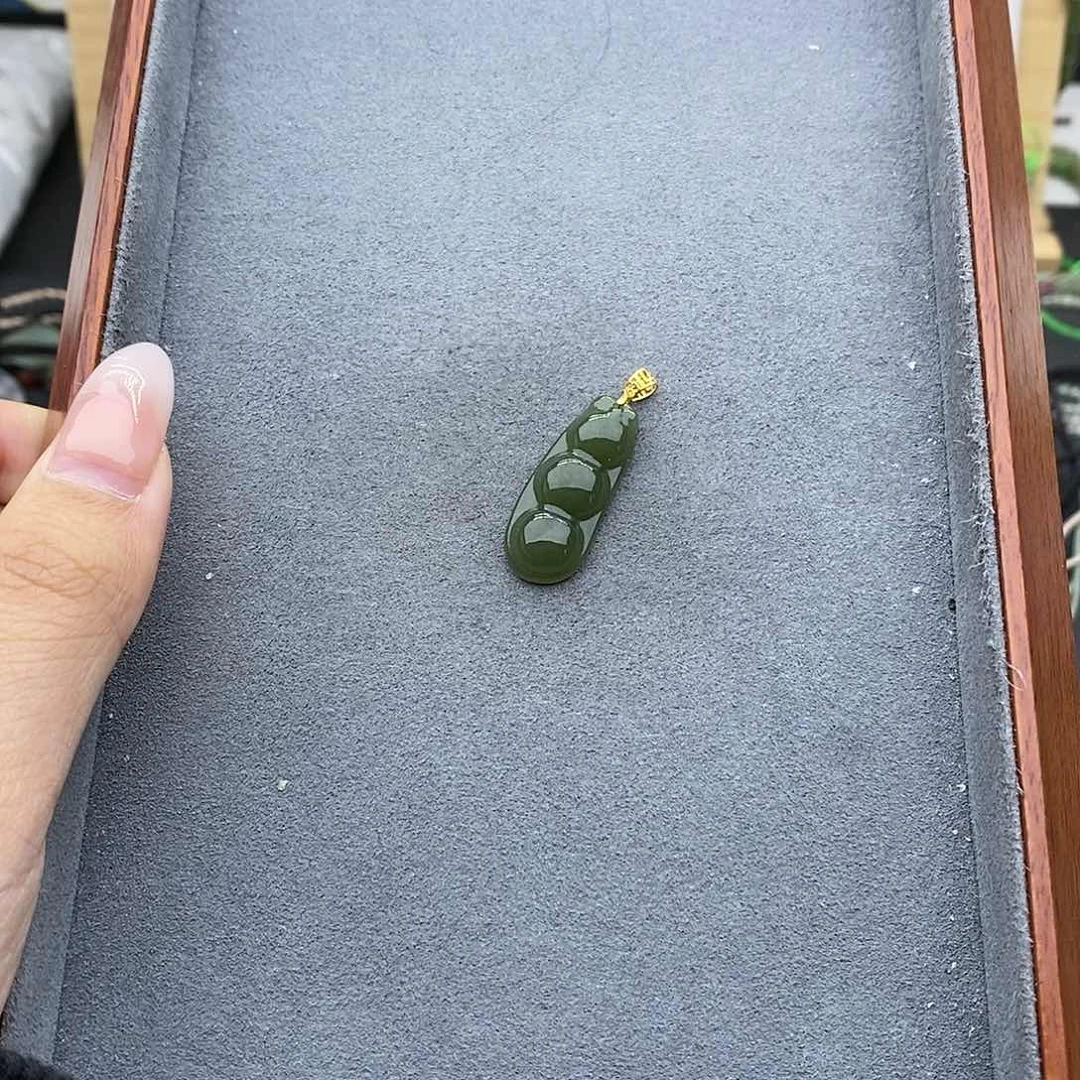 和田玉吊坠(不含链)18K金镶嵌