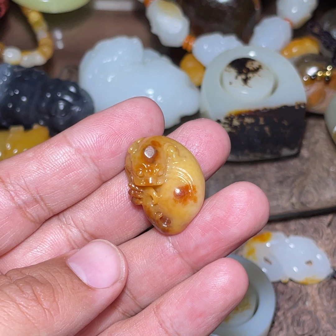 和田玉未镶嵌车挂