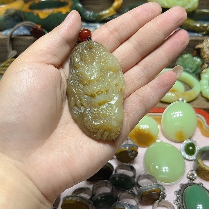 轻***月岫岩河磨玉（透闪石质玉）手镯未镶嵌