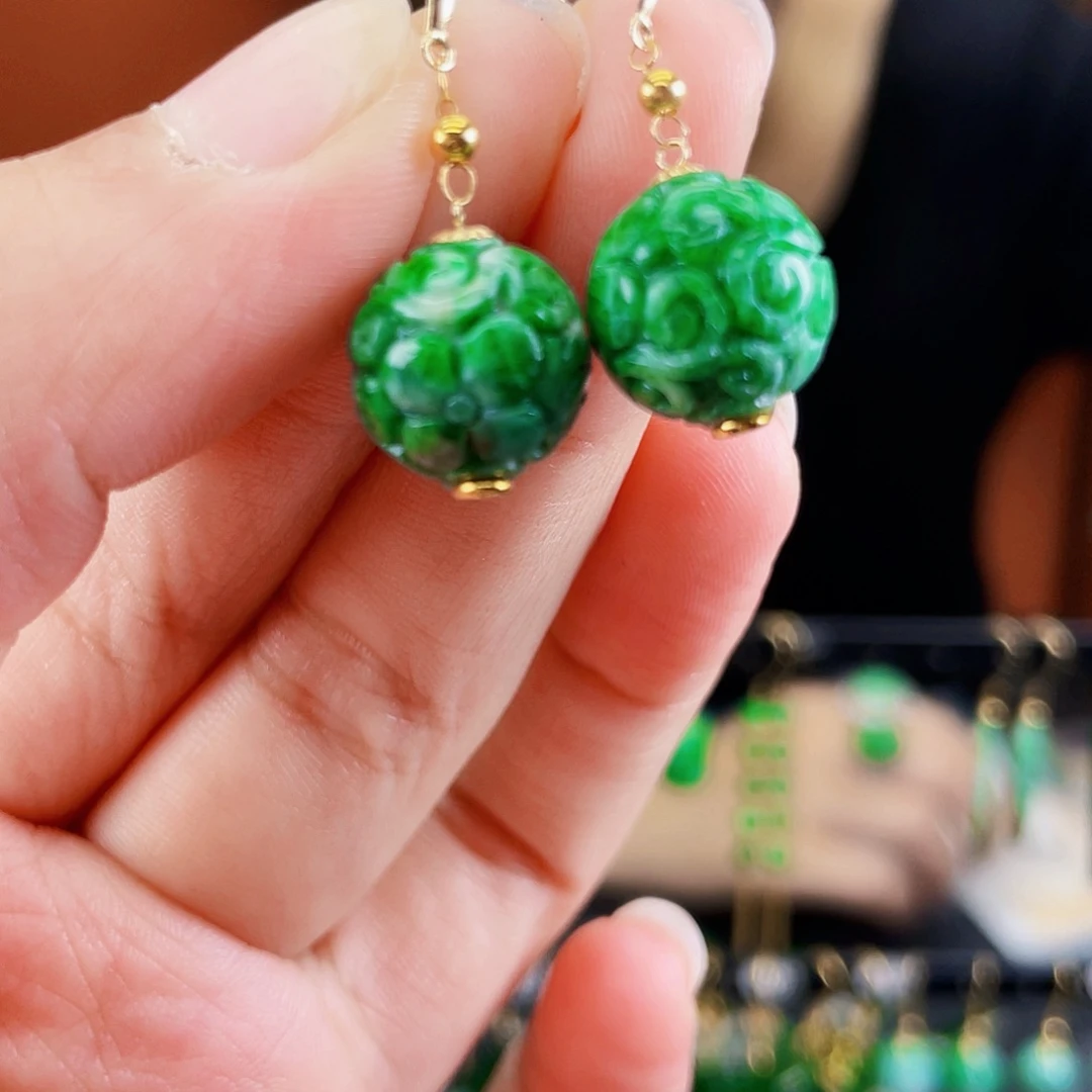 18K金镶嵌翡翠耳饰