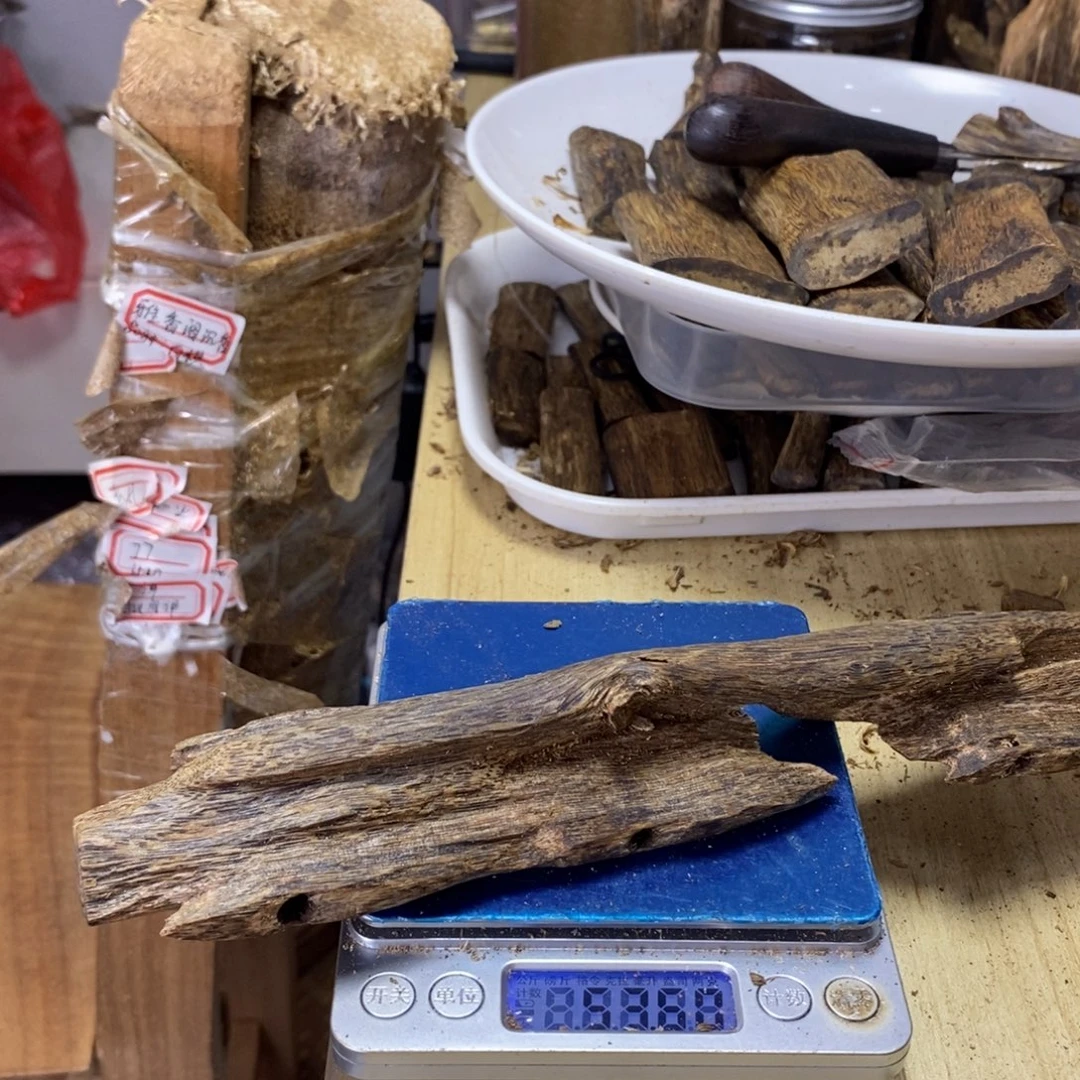 香料绿奇楠虫漏白棋53克