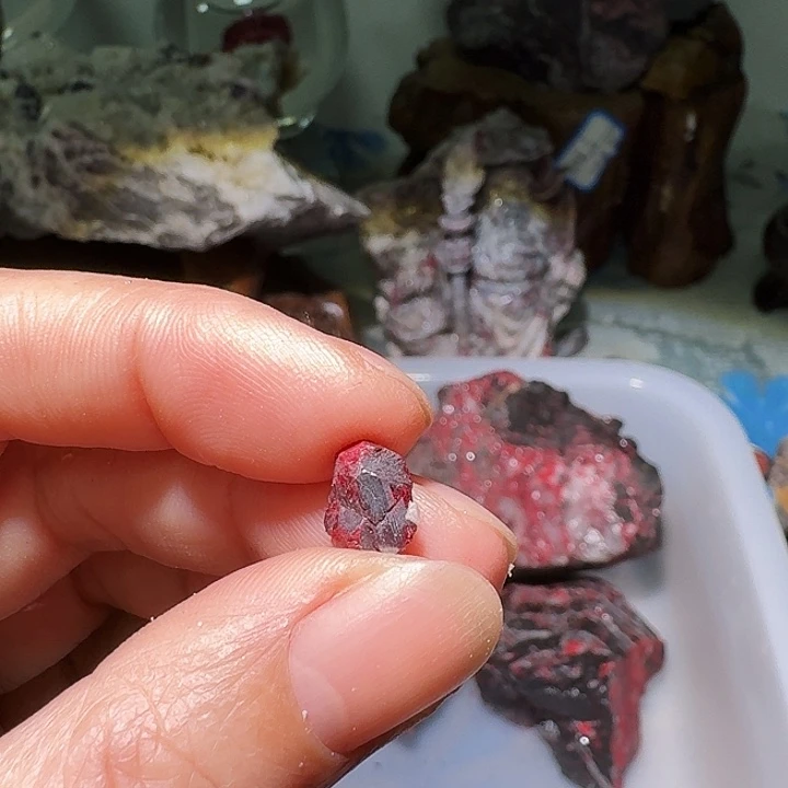 显***误天然辰砂天然朱砂原矿石单晶1.7克